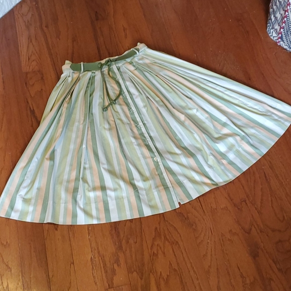 Belted Vintage Pleated Skirt - Picture 2 of 3